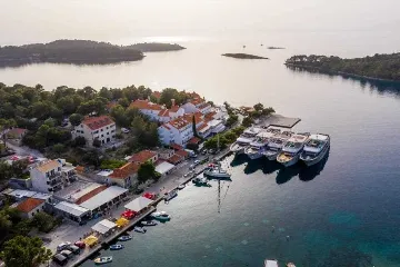 Pomena 2-Bedroom Apartment with Sea-View Balcony