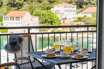 Pomena 2-Bedroom Apartment with Sea-View Balcony