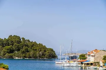 Pomena 2-Bedroom Apartment with Sea-View Balcony