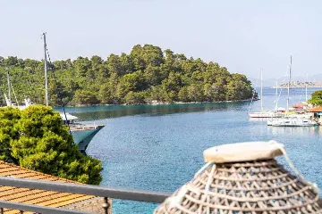 Pomena Apartment with Private Jacuzzi and Sea View