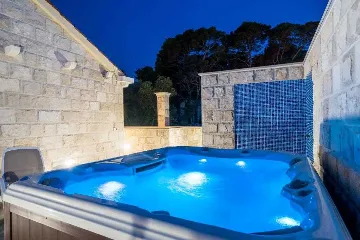 Pomena Apartment with Private Jacuzzi and Sea View