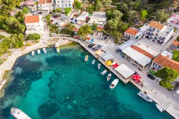 Pomena Apartment with Private Jacuzzi and Sea View
