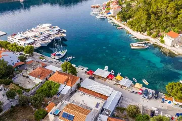 Pomena Apartment with Private Jacuzzi and Sea View