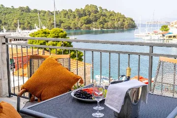 Pomena Apartment with Private Jacuzzi and Sea View