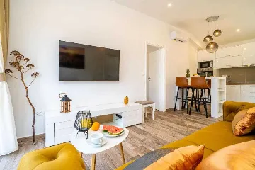 Pomena Apartment with Private Jacuzzi and Sea View