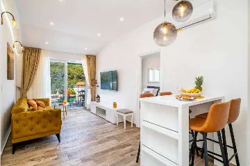 Pomena Apartment with Private Jacuzzi and Sea View