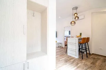 Pomena Apartment with Private Jacuzzi and Sea View