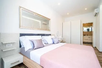 Pomena Apartment with Private Jacuzzi and Sea View