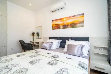 Pomena Apartment with Private Jacuzzi and Sea View