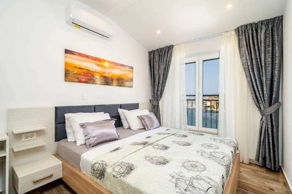 Pomena Apartment with Private Jacuzzi and Sea View