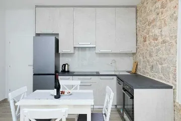 Apartment with Sea-View Balcony in Babino Polje