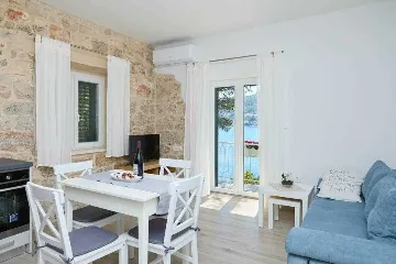 Apartment with Sea-View Balcony in Babino Polje