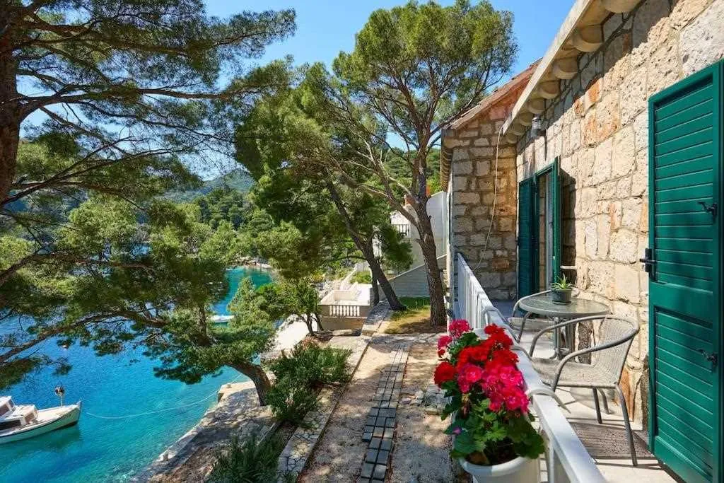Apartment with Sea-View Balcony in Babino Polje