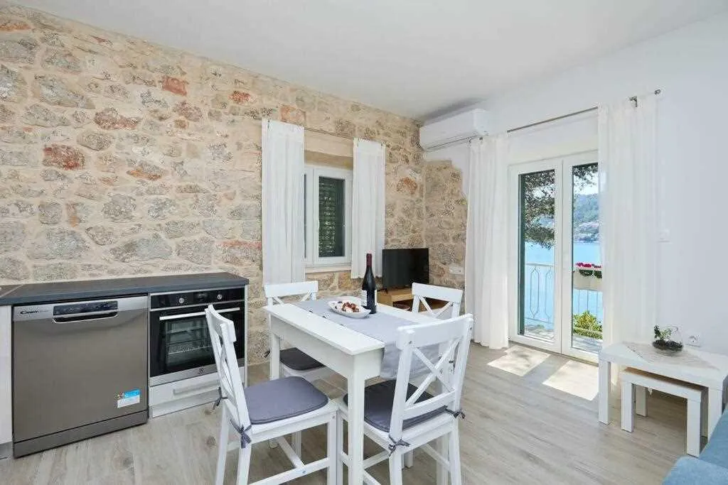 Apartment with Sea-View Balcony in Babino Polje