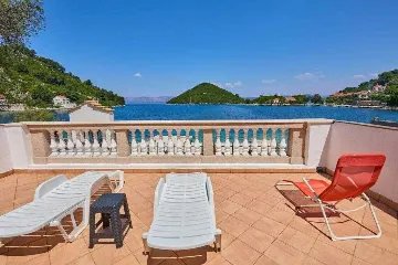 3-Bedroom Apartment in Prožura with Sea-View Terrace