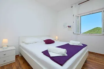 3-Bedroom Apartment in Prožura with Sea-View Terrace