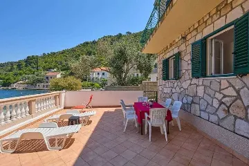 3-Bedroom Apartment in Prožura with Sea-View Terrace