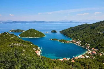 3-Bedroom Apartment in Prožura with Sea-View Terrace