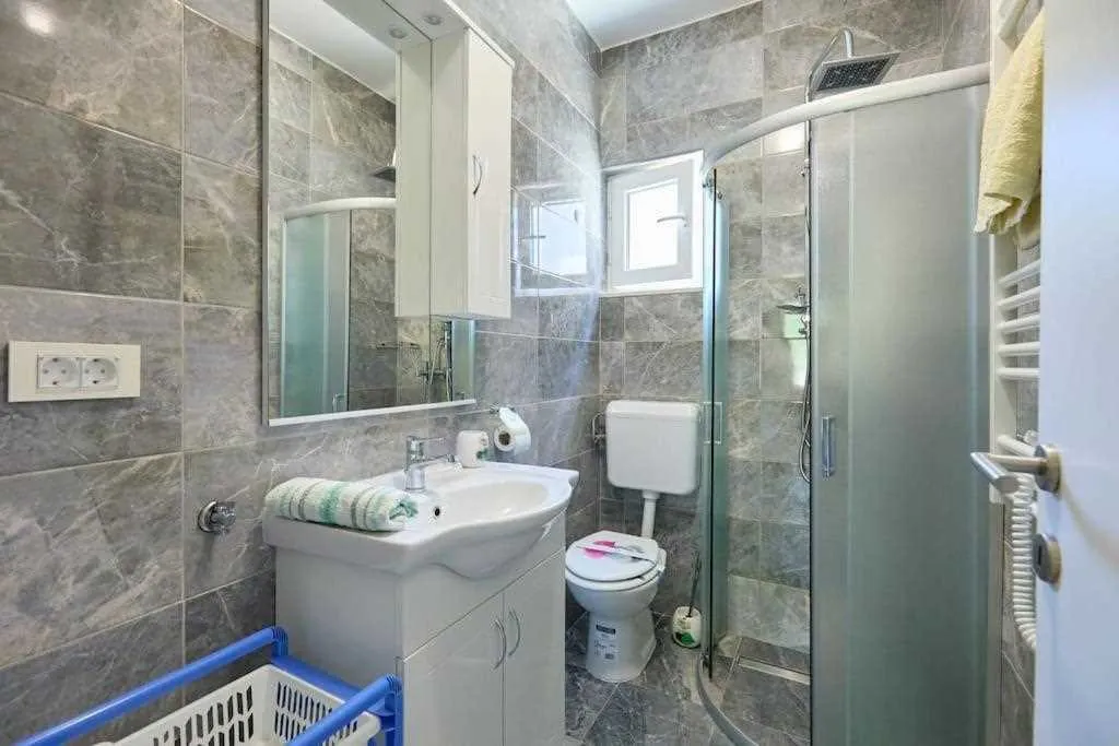 3-Bedroom Apartment in Prožura with Sea-View Terrace