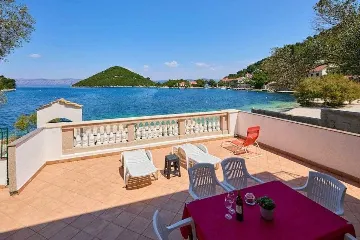 3-Bedroom Apartment in Prožura with Sea-View Terrace