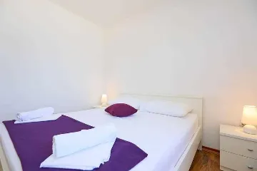 3-Bedroom Apartment in Prožura with Sea-View Terrace