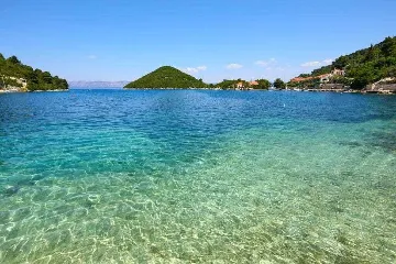 3-Bedroom Apartment in Prožura with Sea-View Terrace