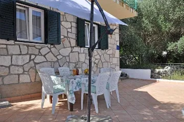 3-Bedroom Apartment in Prožura with Sea-View Terrace