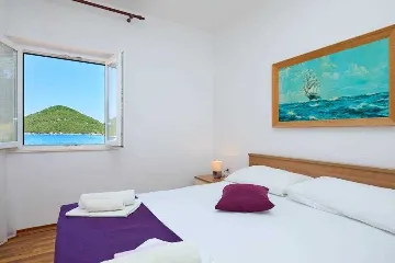 3-Bedroom Apartment in Prožura with Sea-View Terrace