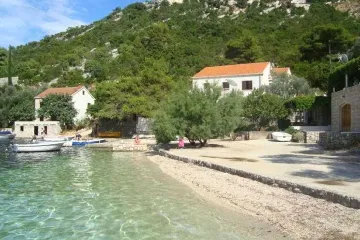 3-Bedroom Apartment in Prožura with Sea-View Terrace