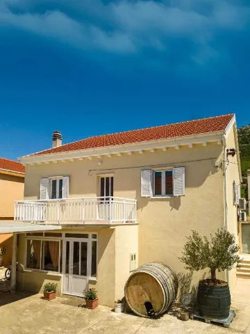 4-Bedroom Apartment in Ston for Up to 8