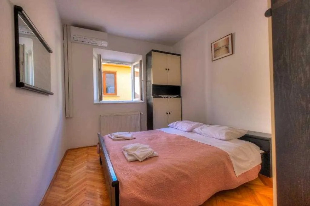 4-Bedroom Apartment in Ston for Up to 8