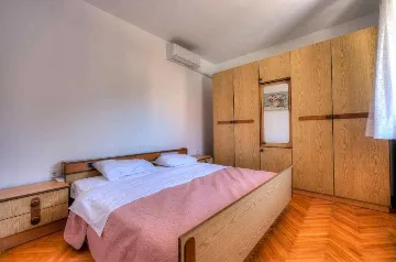 4-Bedroom Apartment in Ston for Up to 8