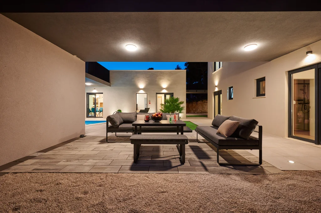 6-Bedroom Villa with Heated Pool in Dugi Rat