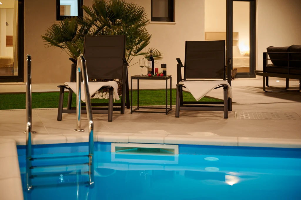 6-Bedroom Villa with Heated Pool in Dugi Rat