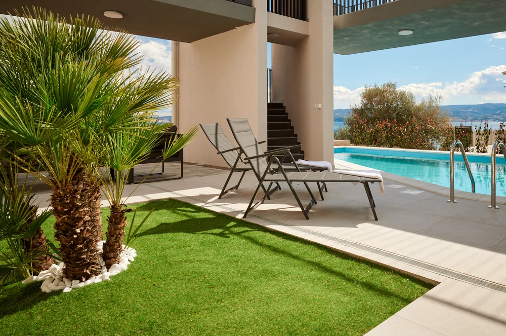 6-Bedroom Villa with Heated Pool in Dugi Rat