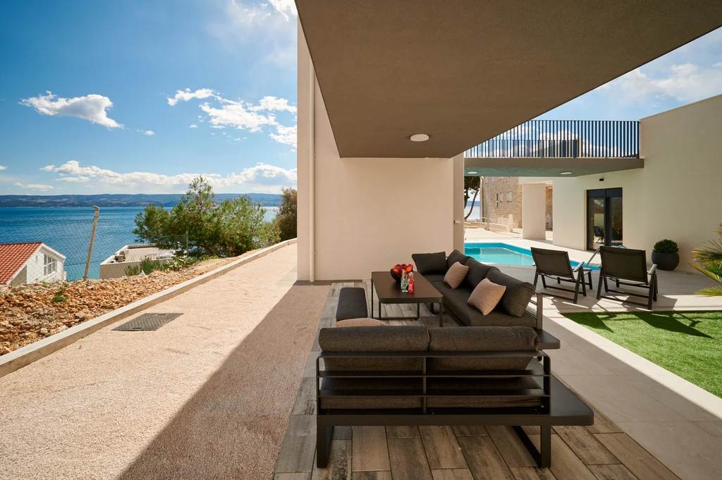 6-Bedroom Villa with Heated Pool in Dugi Rat