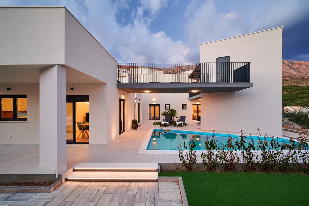 6-Bedroom Villa with Heated Pool in Dugi Rat