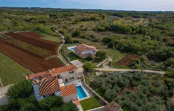 Private Pool Villa for 8 Guests in Vosteni