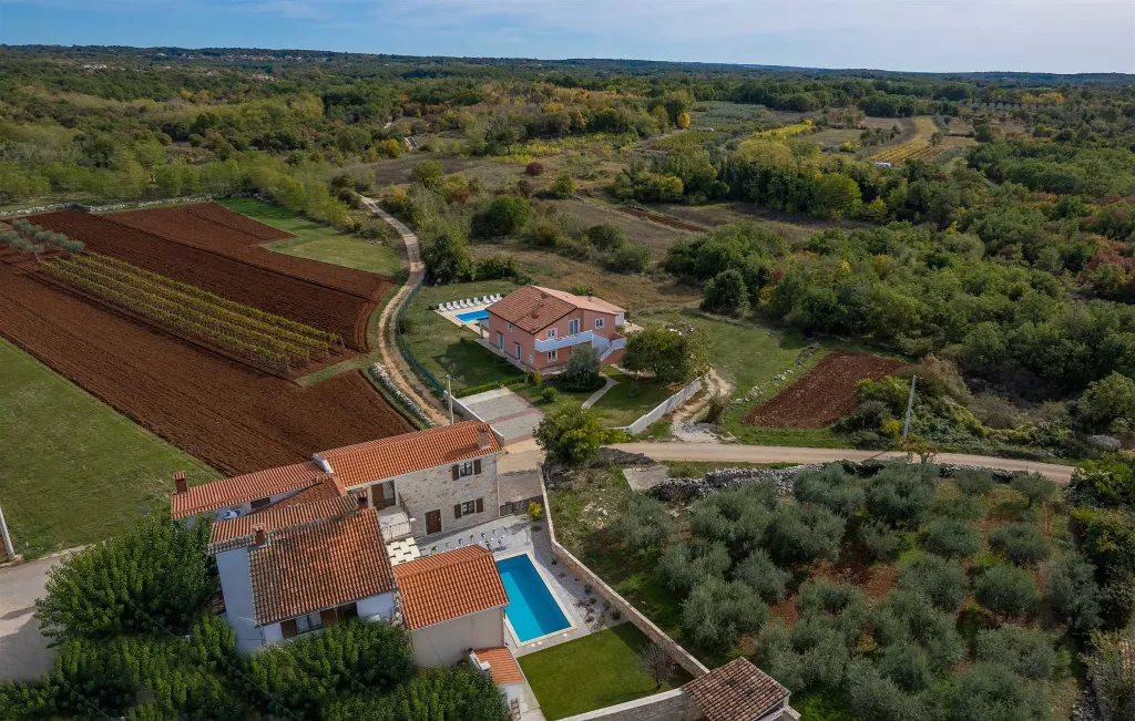 Private Pool Villa for 8 Guests in Vosteni