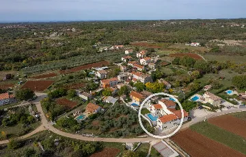 Private Pool Villa for 8 Guests in Vosteni