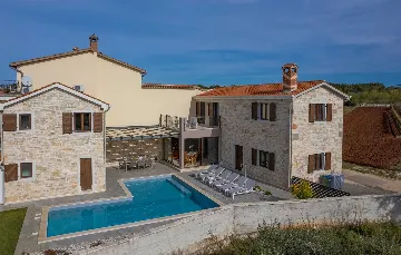 Private Pool Villa for 8 Guests in Vosteni