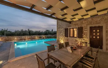 Private Pool Villa for 8 Guests in Vosteni