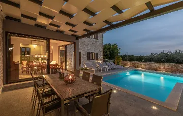 Private Pool Villa for 8 Guests in Vosteni