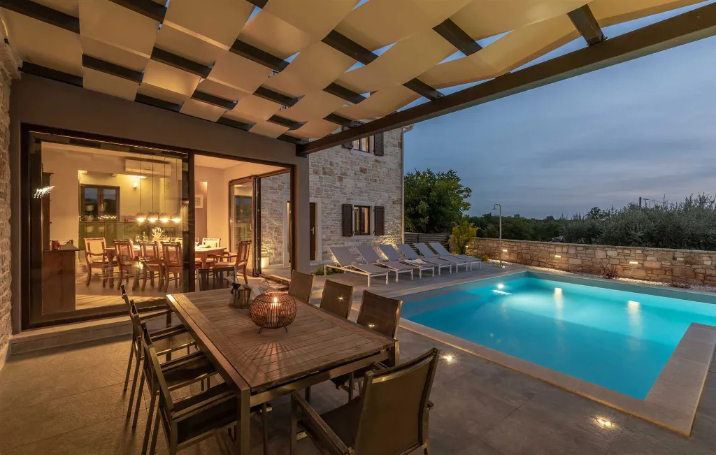 Private Pool Villa for 8 Guests in Vosteni