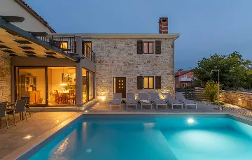 Private Pool Villa for 8 Guests in Vosteni