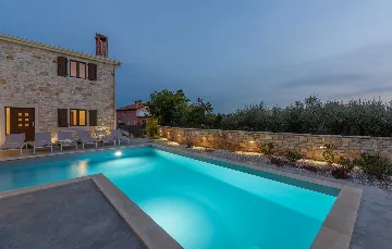 Private Pool Villa for 8 Guests in Vosteni
