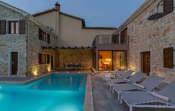 Private Pool Villa for 8 Guests in Vosteni