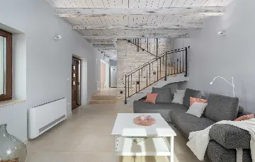 Private Pool Villa for 8 Guests in Vosteni