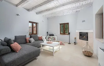 Private Pool Villa for 8 Guests in Vosteni