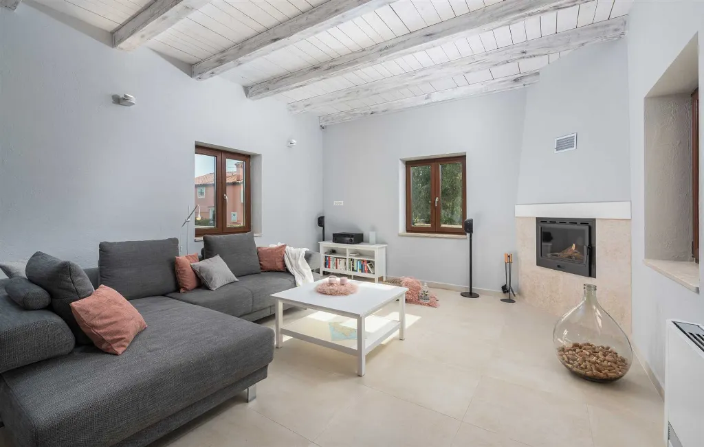 Private Pool Villa for 8 Guests in Vosteni